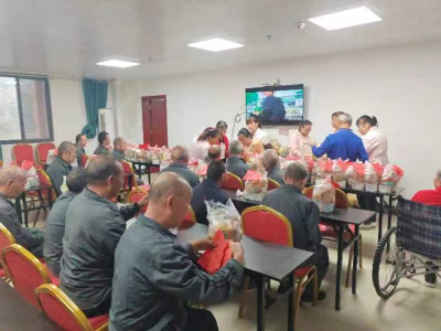 郧阳区社会福利院：爱满中秋节 情暖夕阳红