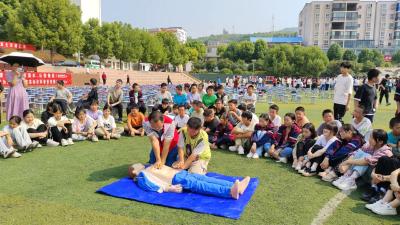 谭山镇初级中学开展防溺水急救演练活动