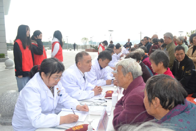 郧阳区中医医院开展子胥湖院区启用一周年大型惠民义诊活动