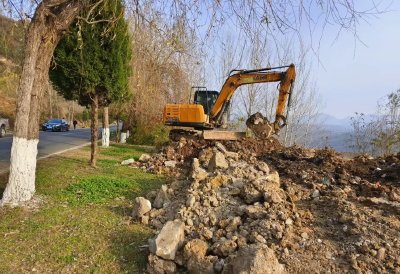 郧阳：加强路域环境整治 创建畅洁优美路域环境