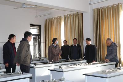 市教科院到郧阳区实验中学进行调研