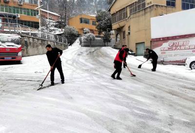 茶店镇：党群联动应对低温雨雪冰冻天气