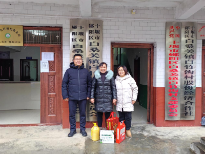 郧阳区白桑关镇：慰问模范好人 弘扬榜样力量