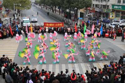 郧阳区检察院参加全区民俗花灯汇演巡游并获三等奖