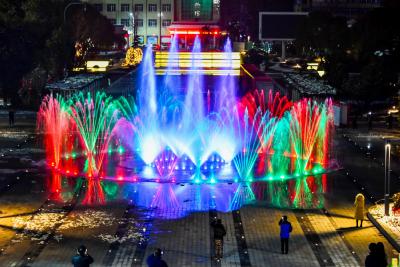 郧阳文化广场闪亮登场