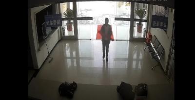 锦旗＋感谢信 民警帮助群众找回遗失钱包获赞