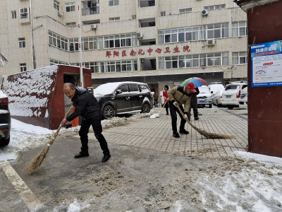 南化中心卫生院组织铲雪除冰 为患者安全出行保驾护航