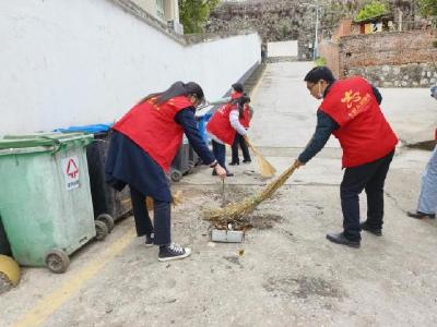 郧阳区行政审批局：三月春“锋”暖 一起学雷锋