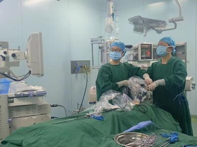 在靓女肚子上“动刀”却无疤痕 郧阳区人民医院这个技术太牛了
