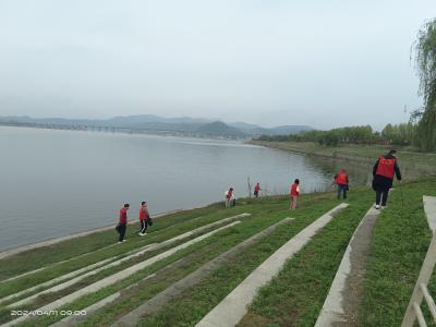 郧阳区疾控中心开展“文明河流”爱水护水志愿服务活动