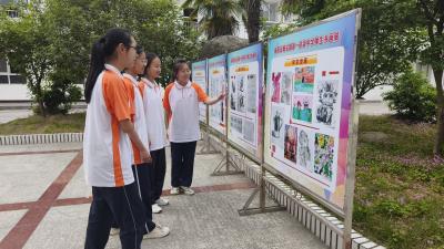郧阳区城关一中举办师生书画艺术展