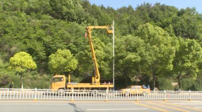 郧阳区路灯管理所：升级改造十堰大道路灯光源 照亮群众出行路