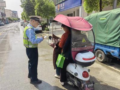 郧阳交警多举措开展“一早一晚”强化电动车违法整治