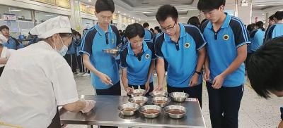 郧阳区一中：多举措应对高温天气