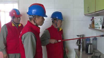 国网郧府供电服务站：入户走访排除用电安全隐患