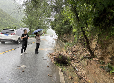 风雨无情更显党员担当 郧阳区公路人防汛在一线