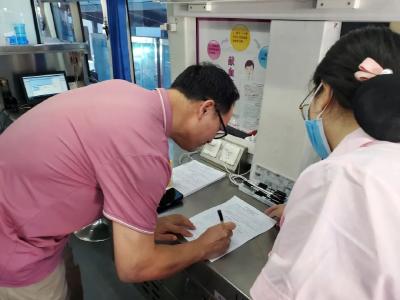 郧阳检察干警踊跃参加无偿献血