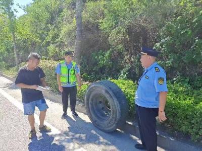 郧阳：巡查路上拾轮胎沿线追寻找失主