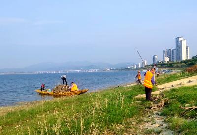 郧阳区：汉江“清道夫”清漂护水忙