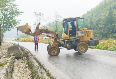 初秋画卷中郧阳公路人的守护与担当