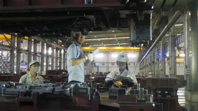 奋力建支点 夺取“双过半” | 十堰先锋模具：技术升级“强筋骨” 全力冲刺“双过半”