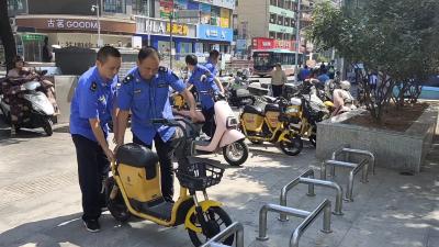 城市文明建设在行动 | 整治“拦路虎”  保障通行安全