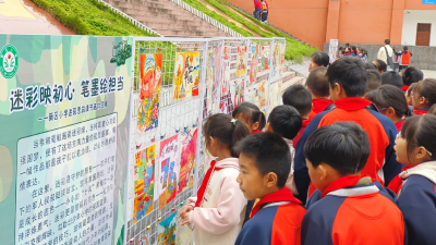 郧阳区新区小学举办“迷彩思政”书画展