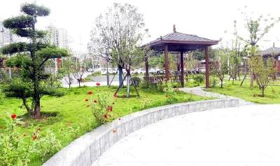 湖北郧阳：荒草地变景观园 群众乐享家门口的幸福