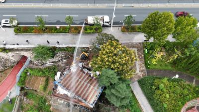 久久为功建设滨江花园城｜郧阳区：拆除违危建筑 优化城区空间