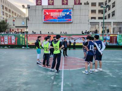 郧阳区实验中学教联体：以球会友 共话青春