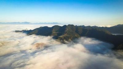 青岛“千人包机游十堰”首航采风团走进郧阳