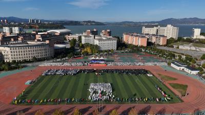 郧阳区一中第三届体育科技读书文化艺术活动开幕