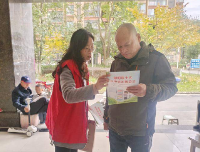 郧阳区城关镇体育场社区：防诈宣传进小区 守护群众“钱袋子”