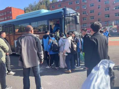 郧阳区胡家营镇：“小专车”承载“大民生”