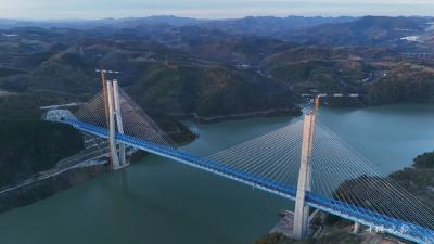 来了！来了！刚刚已到汉江特大桥