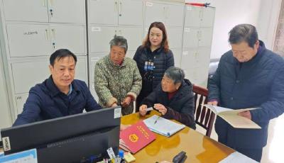 郧阳区谭家湾镇：破解“办证难” 红本本托起安居梦