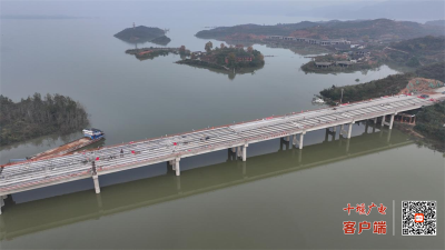 125吨“巨无霸”到位！十堰城区到武当山更快了！