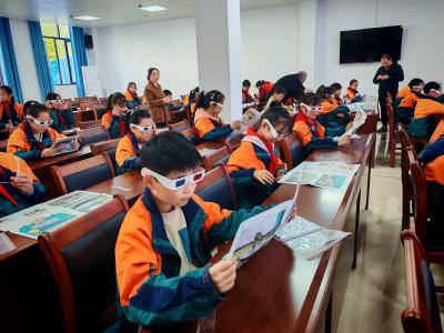 郧阳区城关一小：探秘光影奇境，点燃科学梦想