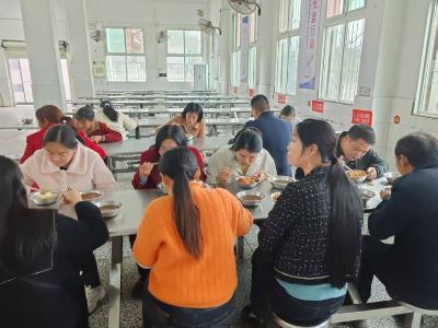 谭山中学食堂开放日：家校共鉴“舌尖上的守护”