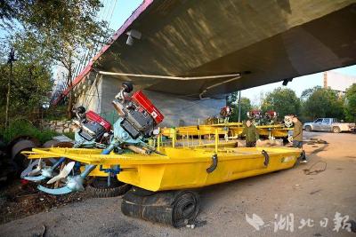 郧阳区：清漂“联合舰队”共护汉江水