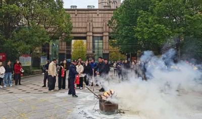 十堰旭阳物业联合多部门开展消防应急演练 筑牢小区安全防线
