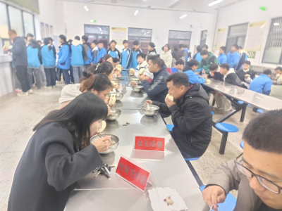 郧阳区胡家营镇初级中学：“透明后厨”里的安心时光