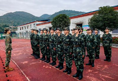 十堰郧阳：郧阳唯一“兵教师”，用“国防绿”点亮校园