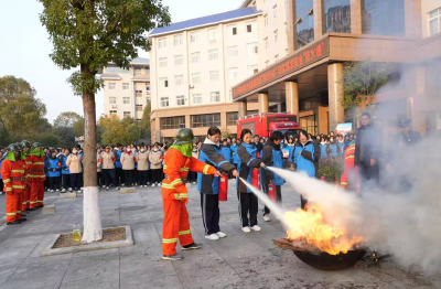 十堰市医药卫生学校开展火灾消防综合应急演练  筑牢校园安全“防火墙”