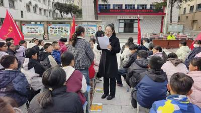 郧阳区城关一中：学宪法明法理守交规护安全