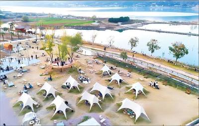 十堰郧阳：暖阳伴江景 冬日享闲情