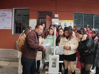 郧阳区胡家营镇中心小学开展食堂开放日活动