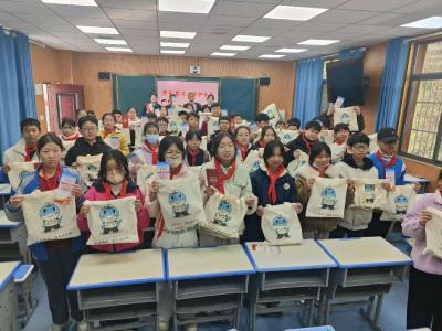 尊宪崇法｜郧阳区鲍峡中学携手海关开展法治宣传月系列活动