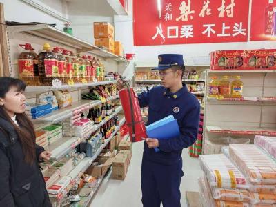 郧阳区南化塘镇：“三进入”宣传筑牢冬季安全“防火墙”