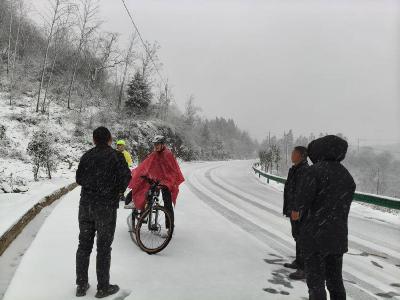 郧阳烟草驻村工作队：雪阻深山暖救援